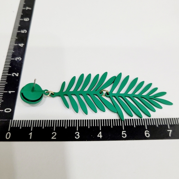 Brand New Green Leaf Dangle Earrings - Picture 6 of 6